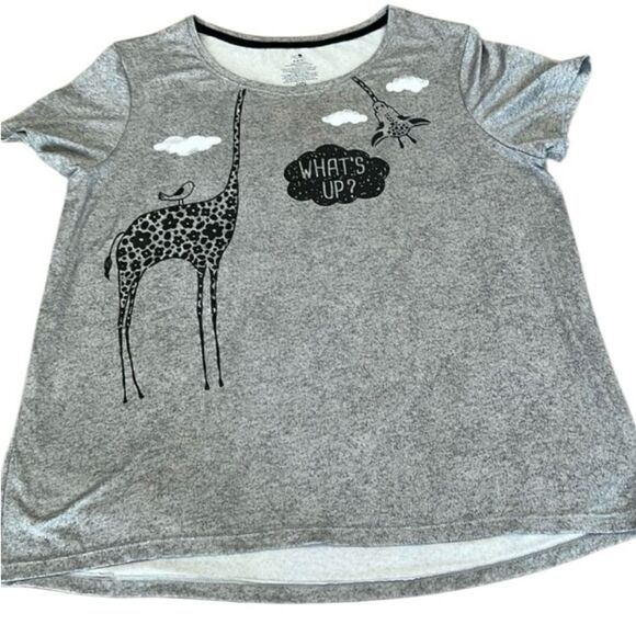 Secret treasures sz M grey SS graphic T-shirt with giraffe “what’s up” EUC - Picture 1 of 6